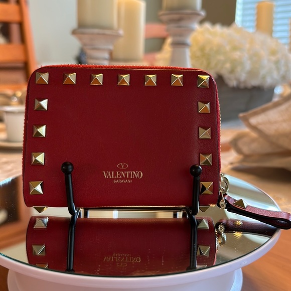 VALENTINO GARAVANI studded wallet! PRISTINE CONDITION! - Picture 3 of 7